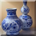 P04. Blue and white porcelain vases. 